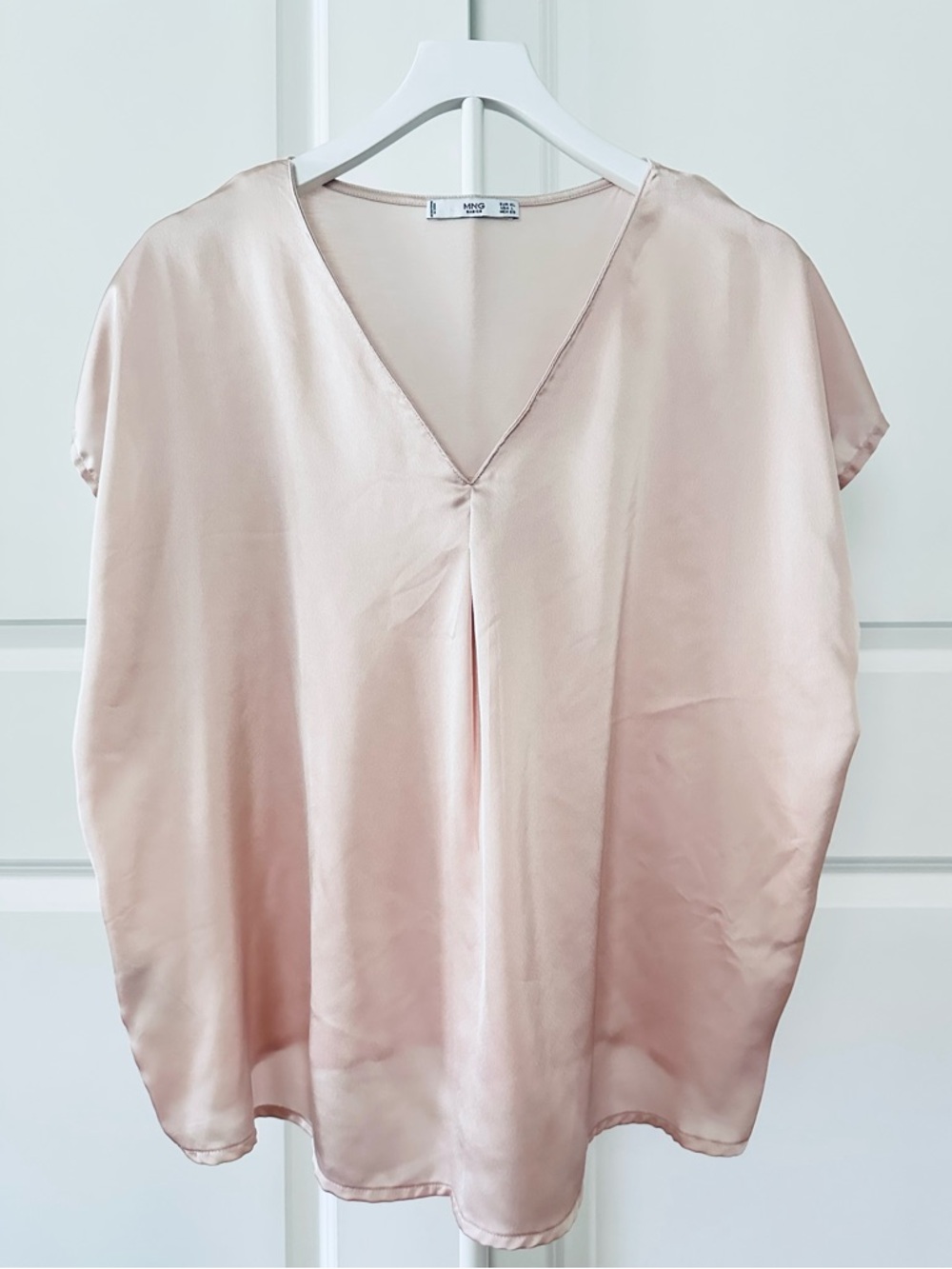 Women’s MNG Short Sleeve Light Pink Satin V-Neck Blouse Size L